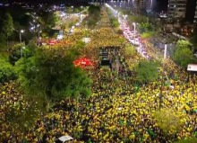 Povo dá show no Amazonas e vai às ruas em apoio a Flávio Bolsonaro (veja o vídeo)
