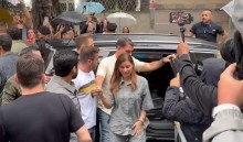 Ao lado da esposa, Flávio chega para votar (veja o vídeo)