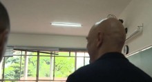 Com "sorriso amarelo", Moraes vota em SP