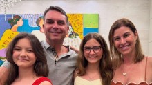 Homem é demitido após pedir no X a execução das filhas de Flávio Bolsonaro