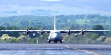 Avião militar americano faz sinistro pouso no Rio de Janeiro e gera inúmeras especulações (veja o vídeo)