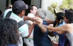 Advogado do CIMI sendo agredido