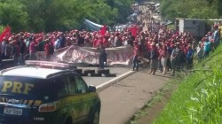 Bloqueio de rodovia pelo MST