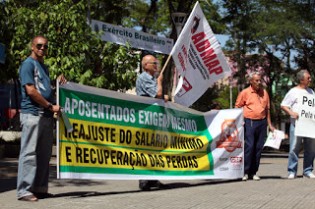 Câmara, impõe nova derrota a Dilma e estende reajustes do salário mínimo aos aposentados