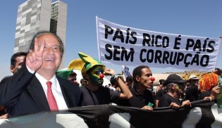 A tresloucada política brasileira