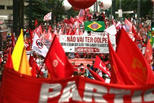 Cerca de 400 mil pessoas nas manifestações pró-Dilma/Lula