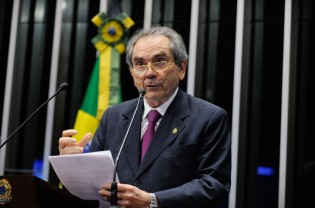 Senador mais rico do Congresso presidirá comissão do impeachment