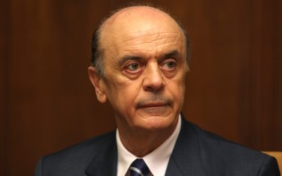 Ministro José Serra se impõe, muda atitude do Brasil e Venezuela recua