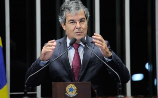 Senador que diz que Dilma está ‘sitiada’ é o mesmo que armou plano contra Moro (veja o vídeo)