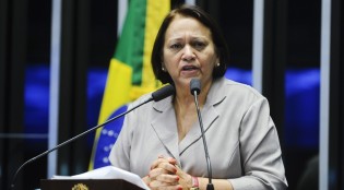 Janaína golpeia senadora ao demonstrar que Dilma nunca lutou por democracia