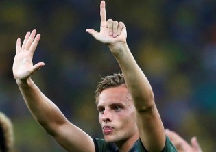 Medíocre, após derrota, jogador alemão provoca com gesto a torcida brasileira