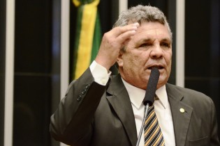 Deputado escandaliza Câmara com devassa em gigantescas verbas públicas distribuídas pelo PT (veja o vídeo)