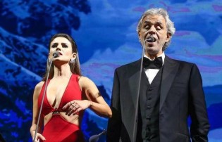 Paula Fernandes trava e dá fiasco como convidada em show de Andrea Bocelli (veja vídeo)