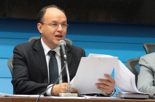 Junior Mocchi, o homem refém dos fantasmas