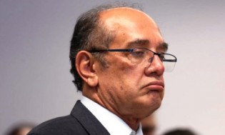 Estranhamente Gilmar Mendes não aparece no funeral de Mário Soares