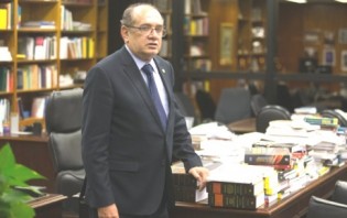 Candidatos à vaga de Teori fazem fila no gabinete de Gilmar Mendes