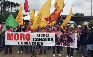 Marcha do MST, CUT e PT em Curitiba registra furtos, saques e agressões (veja o vídeo)