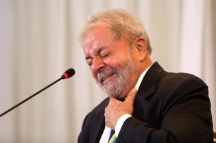 Lula, criminoso, medíocre e rasteiro, publica fotos de Moro com o presidente da República