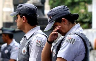 Policiais no Brasil estão sendo caçados pelos bandidos (veja o vídeo)
