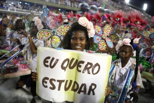 O carnaval da conjuntura política brasileira