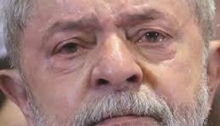 Atitude digna de Lula seria se entregar