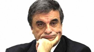 Quem diria? Ex-ministro petista é quem sai em defesa de Aécio