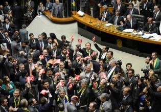 Impeachment ou cassação de mandatos por parlamentares é piada