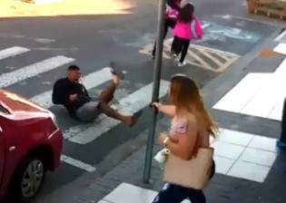 Policial mulher, reage a assalto na frente da filha e mata bandido (Veja o Vídeo)
