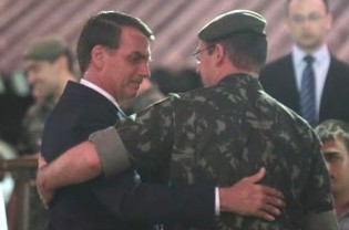 General Mourão e a conversa de “pé do ouvido” com Bolsonaro