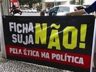O PT, a Lei da Ficha Limpa e a "divindade" Lula