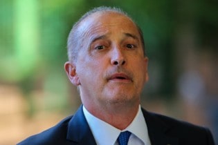 Onix anuncia “demissão geral” para a “despetização” do Governo (Veja o Vídeo)