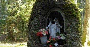 Estátua de Virgem Maria é decapitada na França