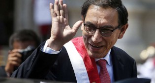 Dissolução do Congresso faz disparar a popularidade de presidente do Peru