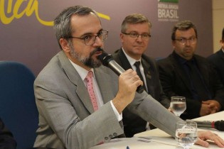 Abraham Weintraub sugere convocação da Folha na CPMI das fake news