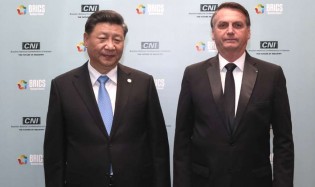 Bolsonaro cumpre promessa e consegue que China coloque 100 bilhões de dólares à disposição do Brasil