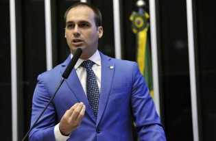 Eduardo Bolsonaro sobre Paraisópolis: “quer preservar sua vida? frequente outros locais” (assista o vídeo)