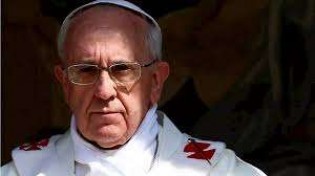 Após episódio do “tapa na mão”, volta a circular vídeo de Papa afastando a mão dos beijos de fiéis (veja o vídeo)