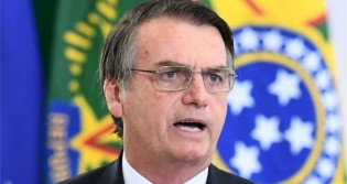 Jornalista tenta importunar Bolsonaro e toma implacável invertida (veja o vídeo)