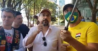 Perseguição: Weintraub é multado em R$ 2 mil por não usar máscara e tem seus dados vazados