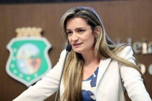 Filha de deputada do PCdoB recebeu auxílio emergencial, parlamentar pede desculpas e devolve a grana