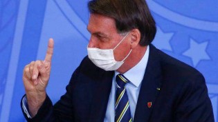 Em nova pesquisa para 2022, Bolsonaro lidera em todos os cenários e vence Lula, Moro e Ciro