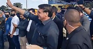 Bolsonaro é recepcionado por multidão de apoiadores em Minas Gerais (veja os vídeos)