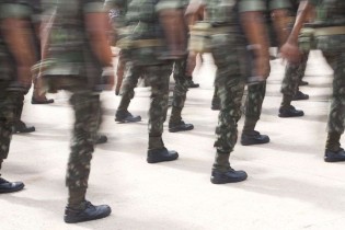 Quem são os militares golpistas a que Mônica Bergamo se refere