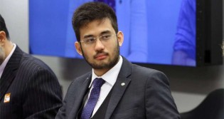 Movimento Brasil Livre "pero no mucho": Kim quer vacinação obrigatória