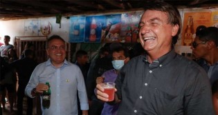Vivendo das 'migalhas', PSOL quer acionar Justiça por piada de Bolsonaro com guaraná Jesus