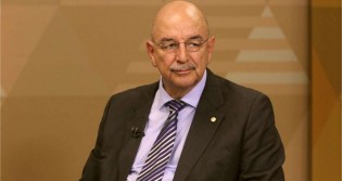 Diagnosticado com Covid-19, Osmar Terra luta contra o "discurso de ódio"