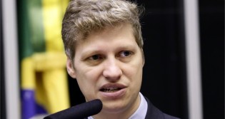 Van Hattem dispara: “Congresso se dobrou a uma decisão ilegal, inconstitucional do STF, que não tem poder para isso” (veja o vídeo)