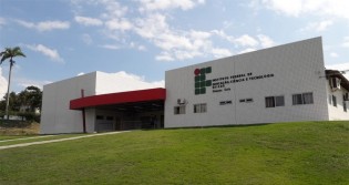 Pai denuncia que filho sofre discriminação em Instituto Federal na Bahia, por ser branco, de direita e conservador