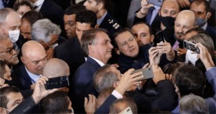 Popularidade em alta: Prefeitos das mais diversas regiões do Brasil disputam foto com Bolsonaro (veja o vídeo)