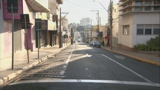 Lockdown desordenado imposto pelo petista Edinho Silva em Araraquara: "Pessoas no semáforo desesperadas pedindo comida"